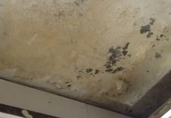 新吴阳台漏水维修公司分享下新吴卫生间渗水维修需要注意哪些问题。