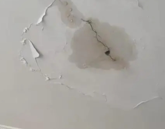 新吴阳台漏水维修公司分享下屋面防水工程质量问题原因分析